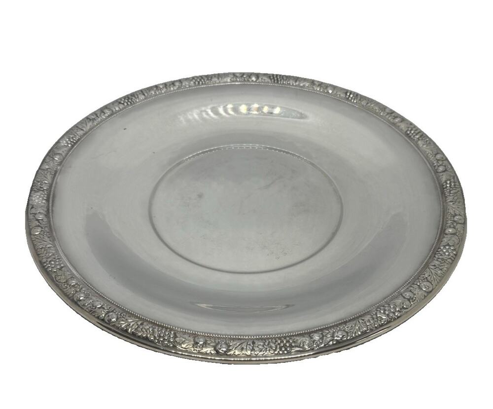 Mid 20th Century Lunt 10 3/4” Round Silver Plated Tray Grape Fruit Edge Design